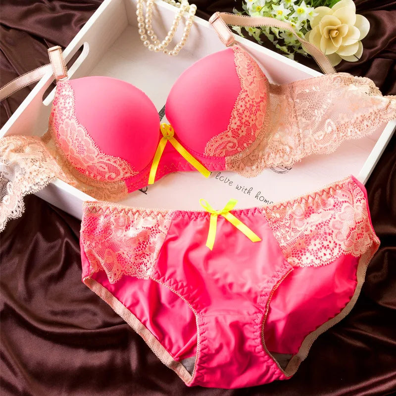 Completo reggiseno e slip ricamati
